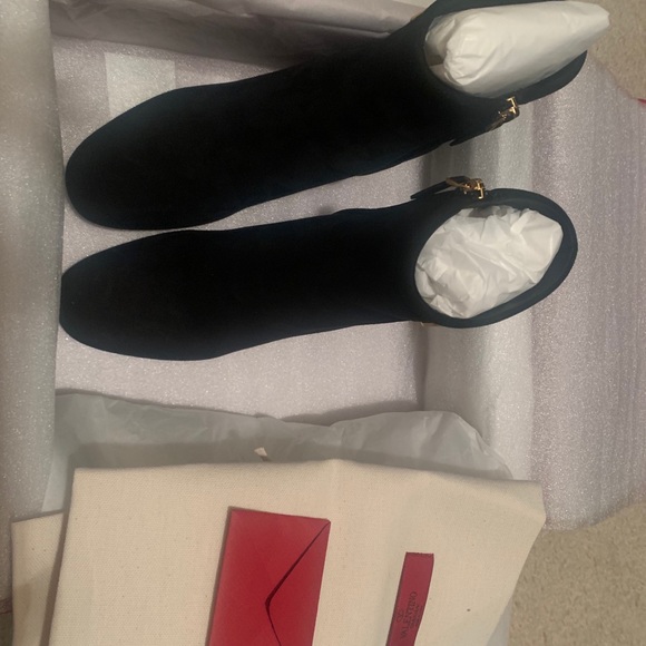 Vlogo Signature Suede Ankle Boot - Picture 4 of 10